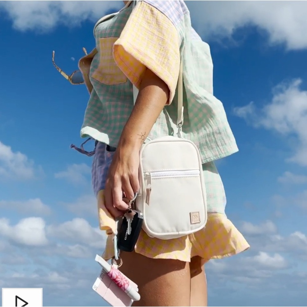 Thread Wallets Compact Crossbody Bag